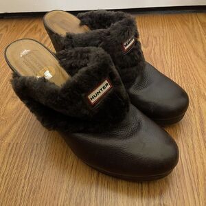 HUNTER brown leather sherpa line clog mules size US 10